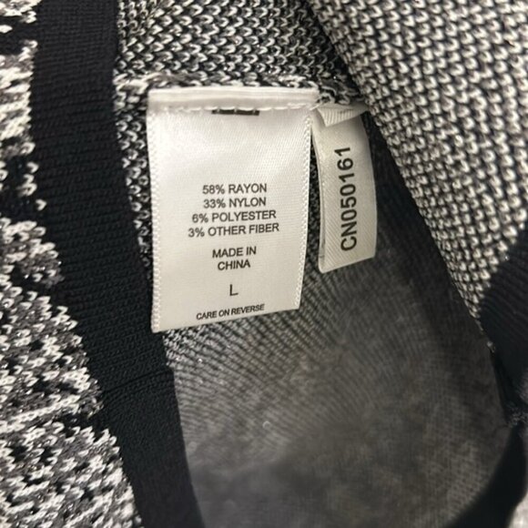 Gabrielle Union Black and White Sweater with some shine size Large - Picture 4 of 5